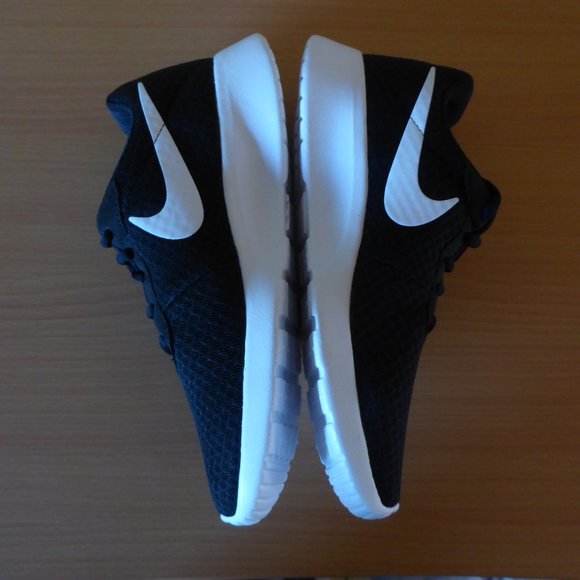 Nike Tanjun Black White Women's Ladies Sneakers Running Shoes Brand New - Picture 6 of 10